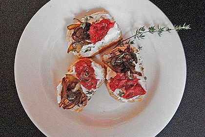 Crostini Mit Ziegenfrischkäse, Zwiebeln Und Feigenkonfitüre Von Ars ...