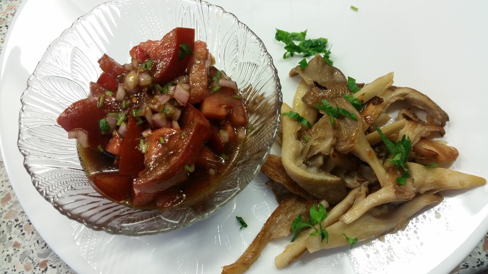 Austernpilze mit Tomatensalat von Herta | Chefkoch.de