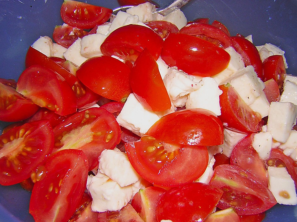 Folienkartoffeln mit Tomaten-Mozzarella-Füllung und Basilikumquark ...