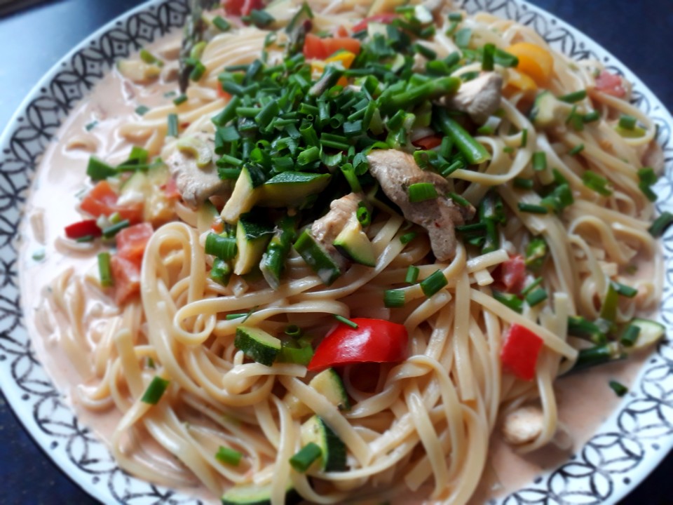 Spaghetti In Cremiger Paprika Tomaten Frühlingszwiebel Sauce Von Mariluna Chefkochde 