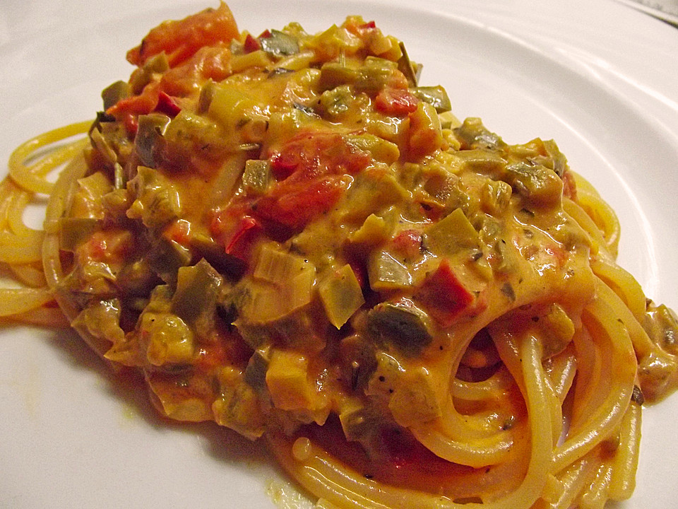 Spaghetti in cremiger Paprika - Tomaten - Frühlingszwiebel - Sauce von ...