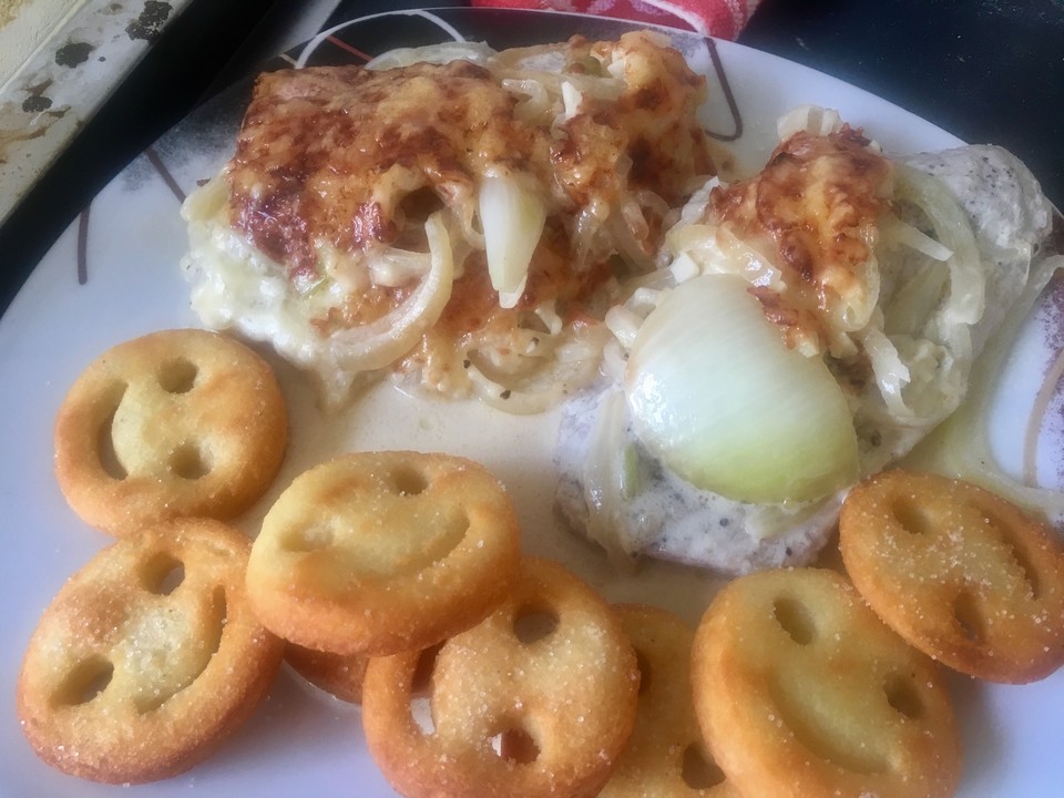 Überbackene Zwiebel-Sahne-Schnitzel von CocaColaMaus | Chefkoch.de