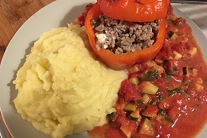 Gefüllte Paprika mit Hackfleisch, Feta und Zucchini 1