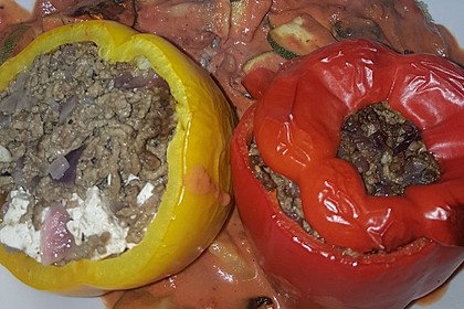 Gefüllte Paprika mit Hackfleisch, Feta und Zucchini 27