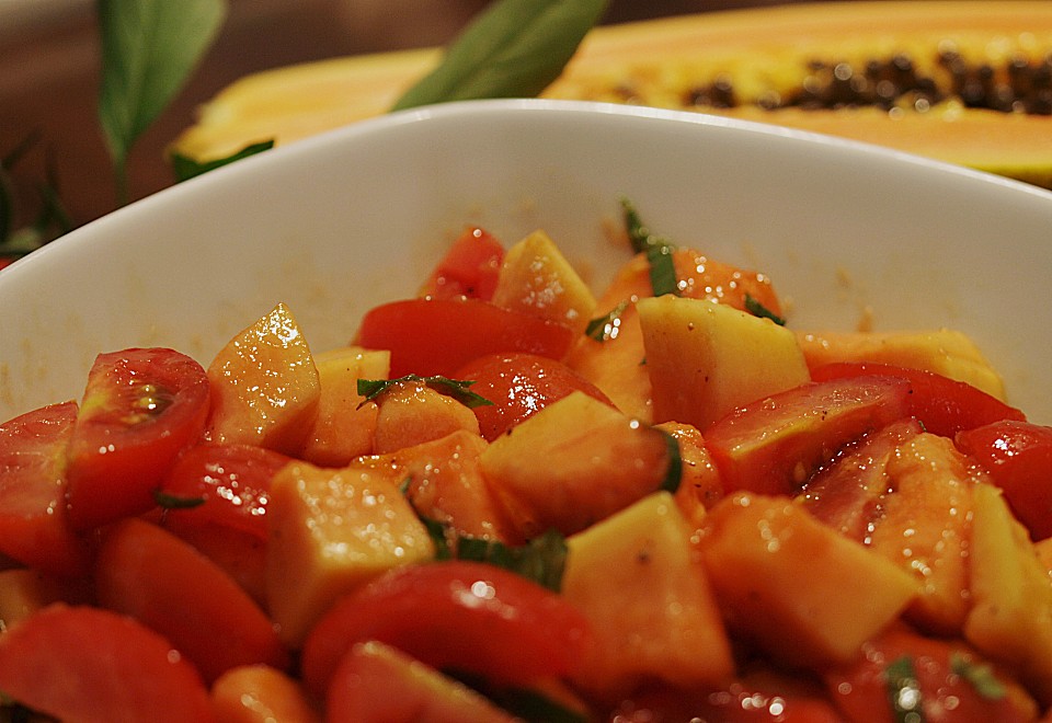 Tomaten - Papaya - Salat mit Basilikum von Kalendergirl | Chefkoch.de