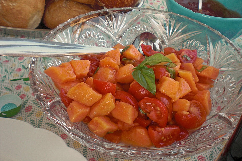 Tomaten - Papaya - Salat mit Basilikum von Kalendergirl | Chefkoch.de