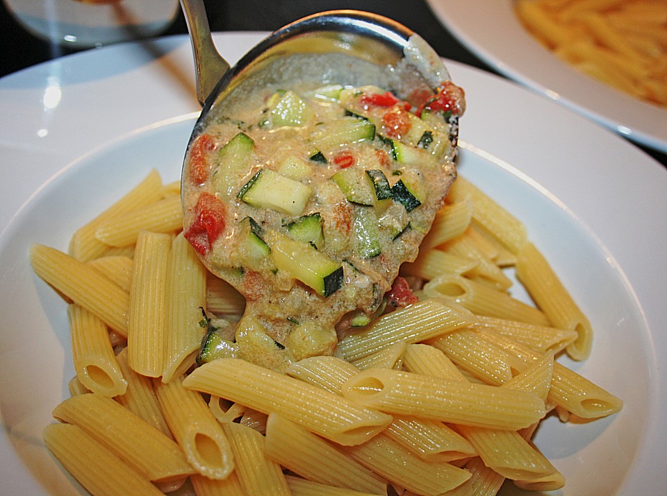 Zucchini - Tomaten - Gorgonzola - Pasta von floo | Chefkoch.de