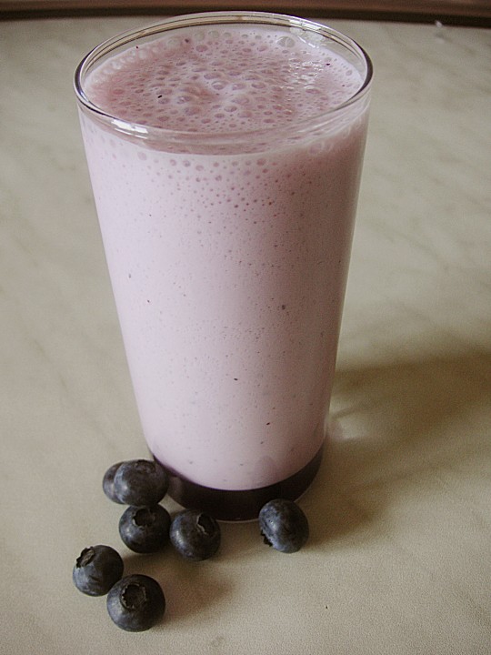 Blaubeer - Vanille - Shake von khauwagiya | Chefkoch.de