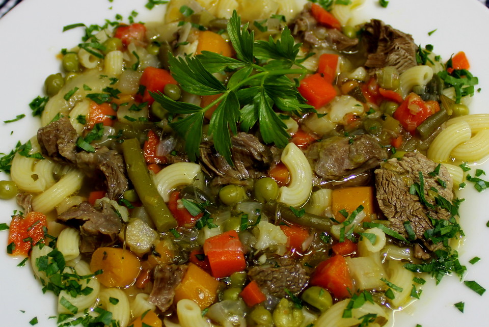 Rindfleischsuppe mit Nudeln und Gemüse von Roseanne | Chefkoch.de