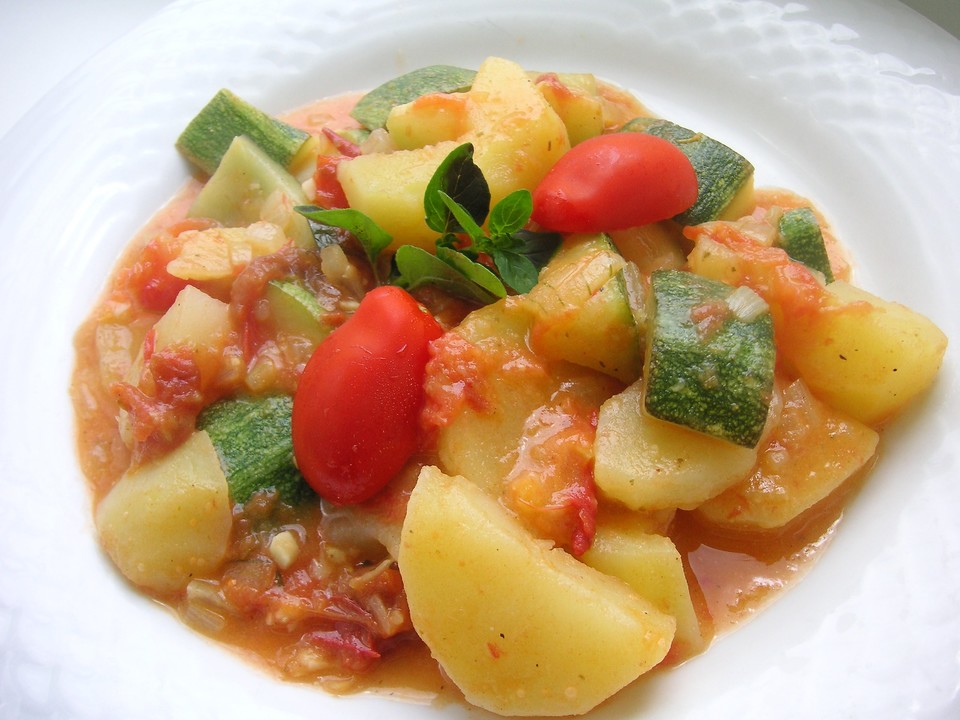 Zucchini - Gemüse mit Kartoffeln und Tomaten von imuel | Chefkoch.de