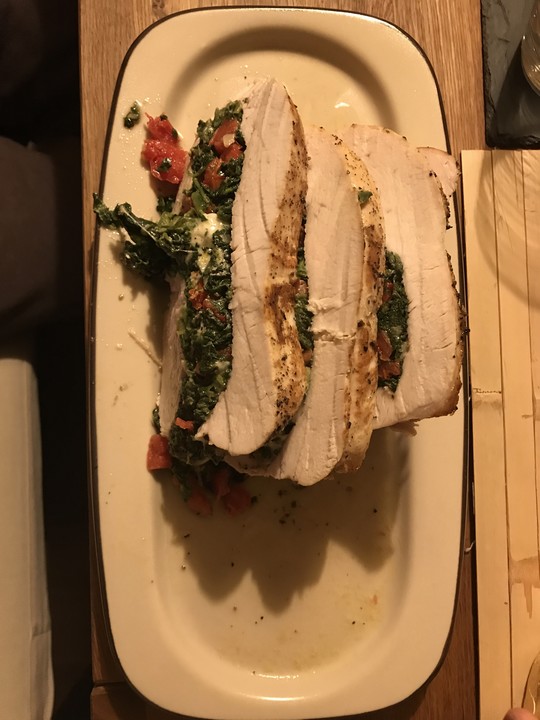 Gefüllter Putenrollbraten mit Spinat, Mozzarella und Tomaten von ...