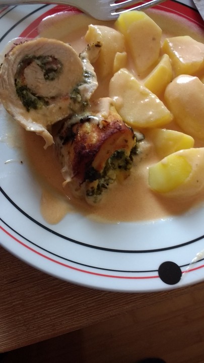 Gefüllter Putenrollbraten mit Spinat, Mozzarella und Tomaten von ...