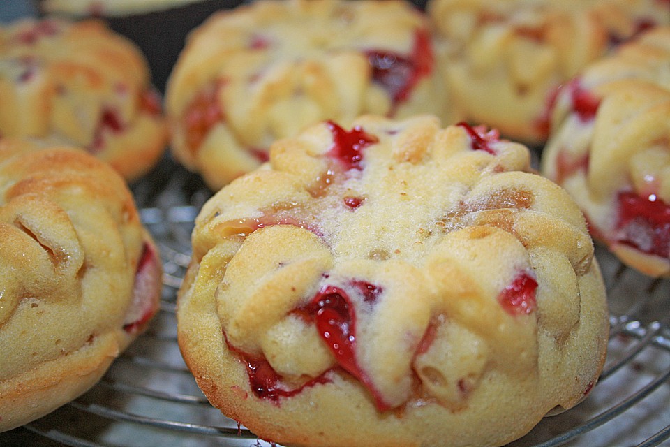 Beeren - Buttermilch - Muffins von Wandelroeschen | Chefkoch.de