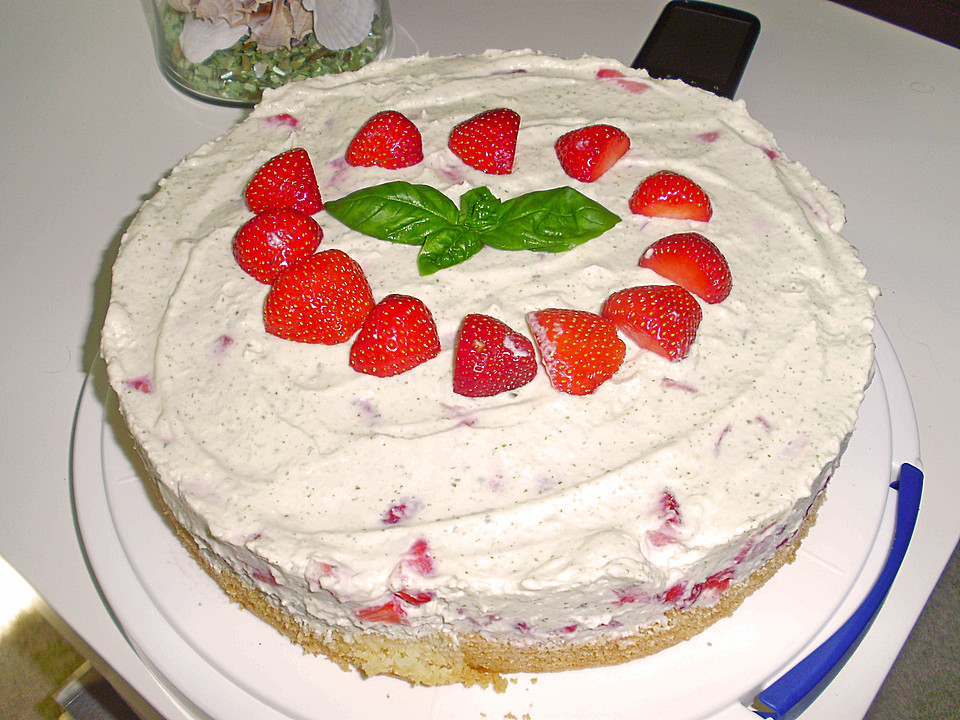 Erdbeer - Basilikum - Torte von ManuGro | Chefkoch.de