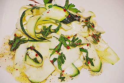 Zucchini - Salat Mit Minz - Vinaigrette Von Bushcook | Chefkoch.de