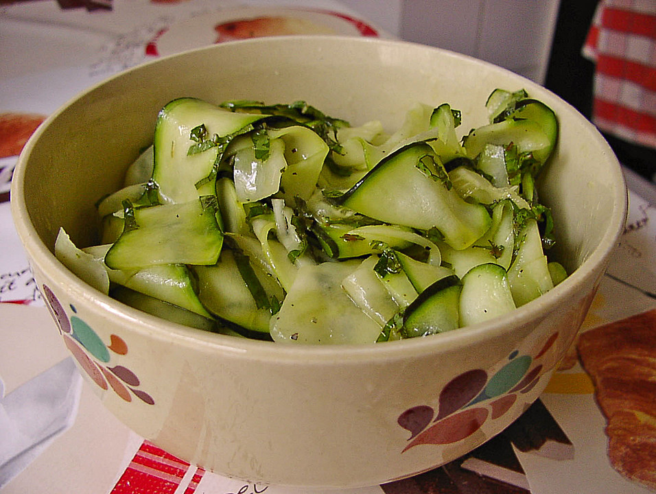 Zucchini - Salat Mit Minz - Vinaigrette Von Bushcook | Chefkoch.de