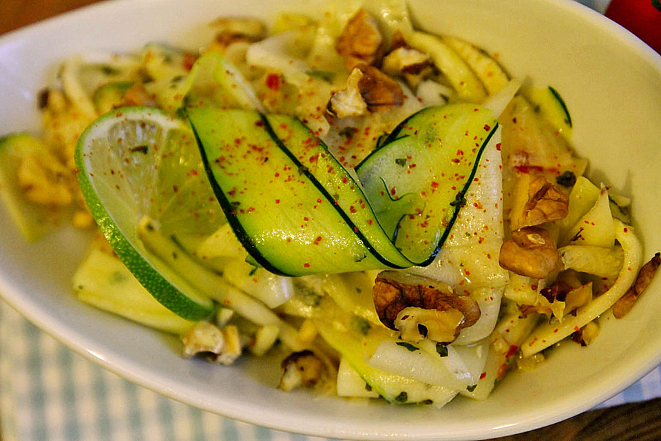 Zucchini - Salat mit Minz - Vinaigrette von bushcook | Chefkoch.de