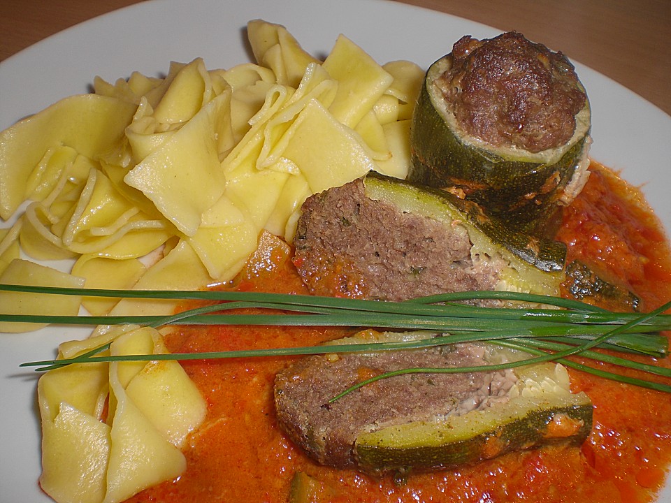 Gefüllte Paprika und Zucchini, mit Käse überbacken von Ginger88 ...