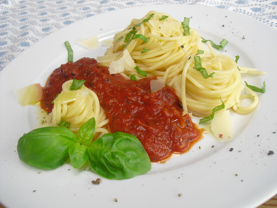 Spaghetti mit Tomatensoße - Ein schönes Rezept | Chefkoch.de