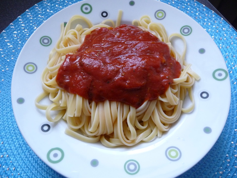 Spaghetti mit Tomatensoße - Ein schönes Rezept | Chefkoch.de
