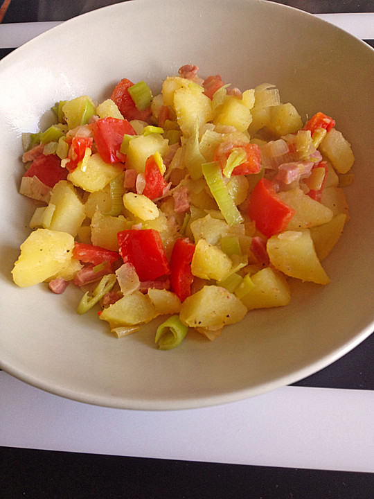 Kartoffel-Speck-Lauch-Pfanne mit Paprika von gabipan | Chefkoch.de
