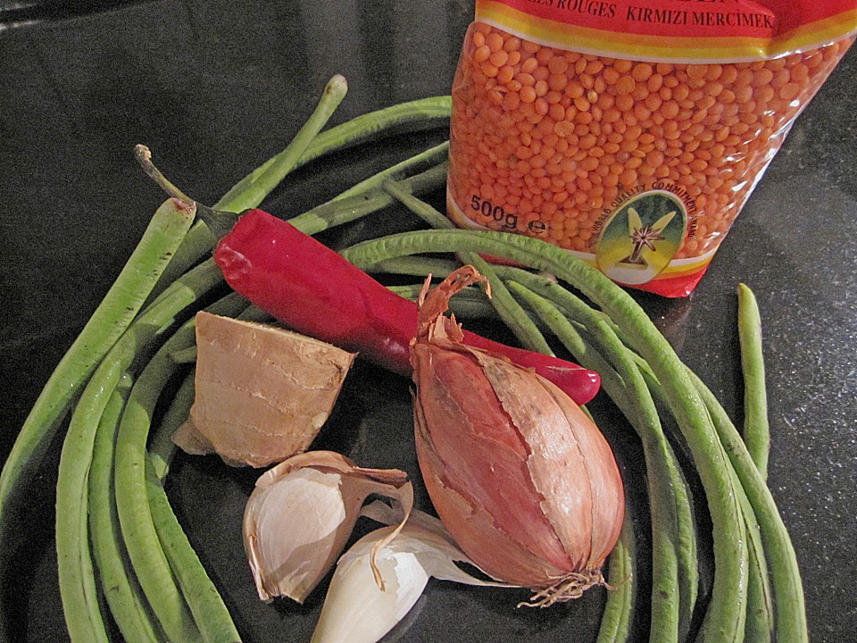 Tandoori - Hähnchen mit rotem Linsen - Schlangenbohnen - Gemüse von ...