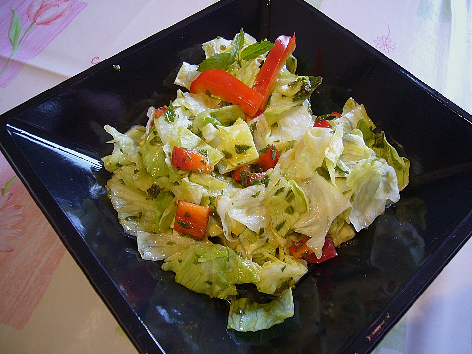 Eisbergsalat mit leckerem Salatdressing von superbanane08 | Chefkoch.de
