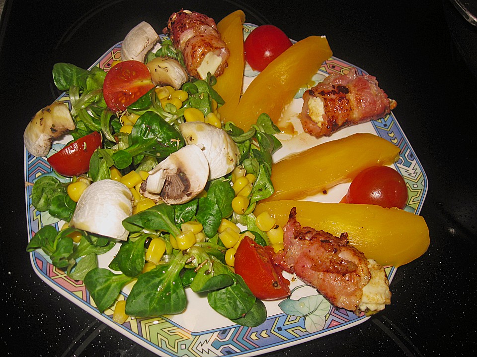 Gemischter Salat mit Mangospalten und Bacon - Feta - Päckchen von ...