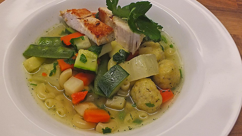 Bunte Gemüsesuppe mit Nudeln und Klößchen von Schnubby0000 | Chefkoch.de