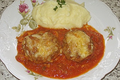 Gratinierte Hack - Laibchen in Tomaten - Champignon - Sauce 14