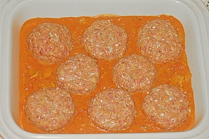 Gratinierte Hack - Laibchen in Tomaten - Champignon - Sauce 49