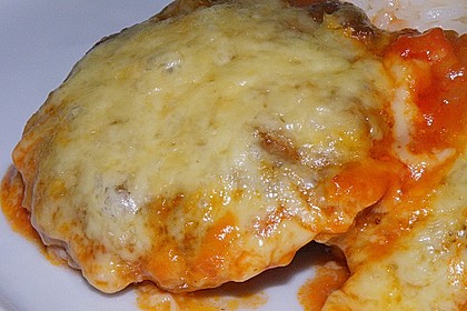 Gratinierte Hack - Laibchen in Tomaten - Champignon - Sauce 25