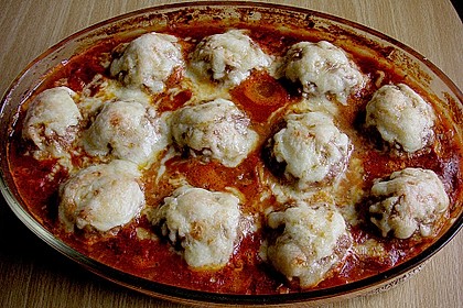 Gratinierte Hack - Laibchen in Tomaten - Champignon - Sauce 18
