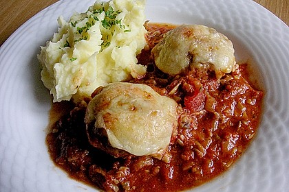 Gratinierte Hack - Laibchen in Tomaten - Champignon - Sauce 1