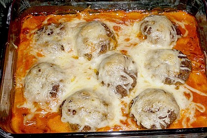 Gratinierte Hack - Laibchen in Tomaten - Champignon - Sauce 3