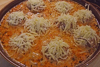 Gratinierte Hack - Laibchen in Tomaten - Champignon - Sauce 44