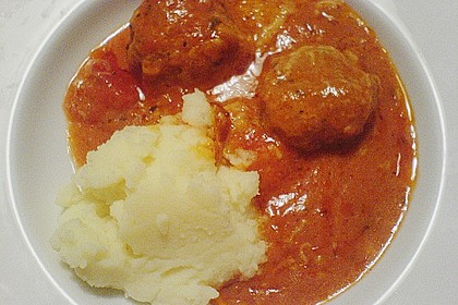 Gratinierte Hack - Laibchen in Tomaten - Champignon - Sauce 34