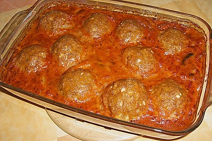 Gratinierte Hack - Laibchen in Tomaten - Champignon - Sauce 45