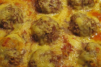 Gratinierte Hack - Laibchen in Tomaten - Champignon - Sauce 36
