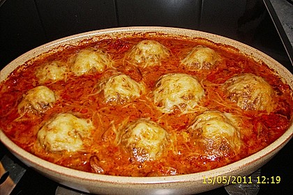 Gratinierte Hack - Laibchen in Tomaten - Champignon - Sauce 27