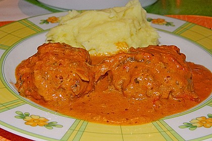 Gratinierte Hack - Laibchen in Tomaten - Champignon - Sauce 15