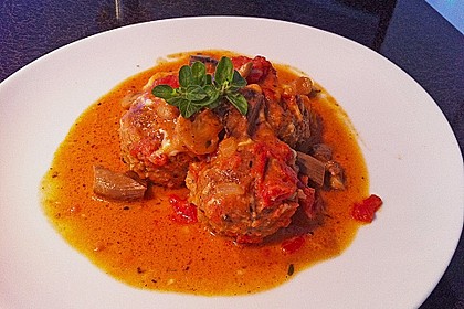 Gratinierte Hack - Laibchen in Tomaten - Champignon - Sauce 2