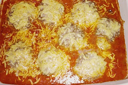 Gratinierte Hack - Laibchen in Tomaten - Champignon - Sauce 39