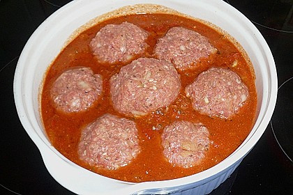 Gratinierte Hack - Laibchen in Tomaten - Champignon - Sauce 48