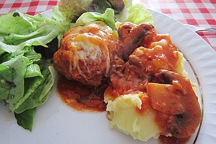 Gratinierte Hack - Laibchen in Tomaten - Champignon - Sauce 12