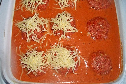 Gratinierte Hack - Laibchen in Tomaten - Champignon - Sauce 53