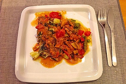 Gratinierte Hack - Laibchen in Tomaten - Champignon - Sauce 31