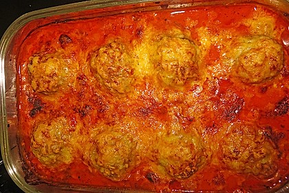 Gratinierte Hack - Laibchen in Tomaten - Champignon - Sauce 26