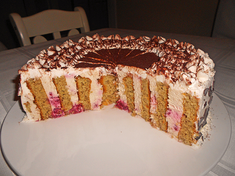 Tiramisu - Torte mit Erdbeeren von Valkürye1 | Chefkoch.de