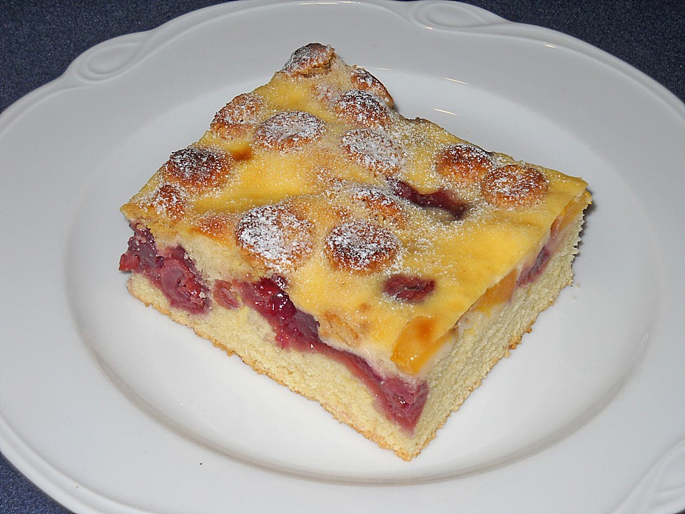 Kirsch - Pfirsich - Blechkuchen mit Amarettini - Schmandguss von ...